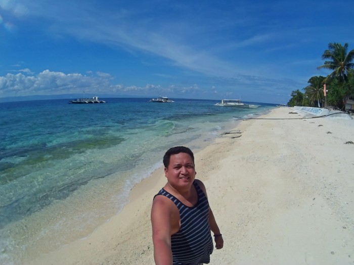 当我们要回到大陆的时候，我们留下了对Balicasag美丽的海滩和丰富的海洋生物的记忆。第一次探索这个岛是一次奇妙的经历。我有时会和其他博客作者一bv伟德下载起旅行，但这是我第一次和来自世界各地的作家一起旅行。这是一次真正丰富的经历，我可以从不同的角度来看待和体验旅行、激情和生活。bv伟德下载